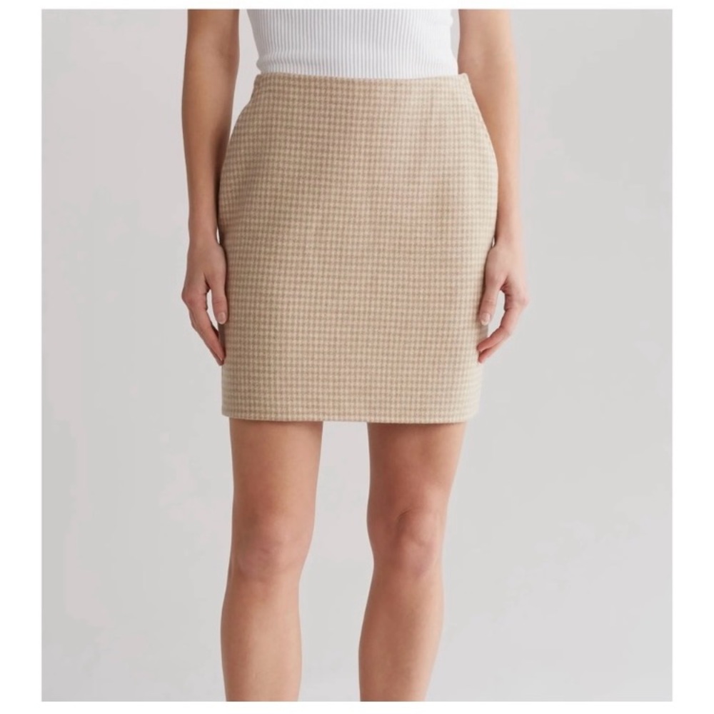 NWT. Theory Skirt. Size 8.